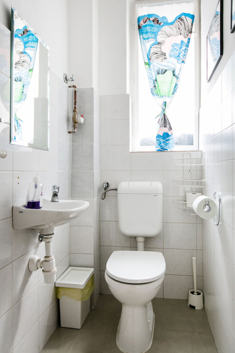 Bathroom 4, Revay 2 Apartment, Budapesti