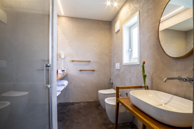 Bathroom 5, Il Roseto Resort, Napoli