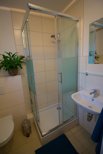 Bedroom 5, Pension König, Kassel