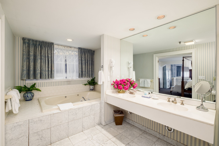 Bathroom 4, Simsbury 1820 House, Hartford