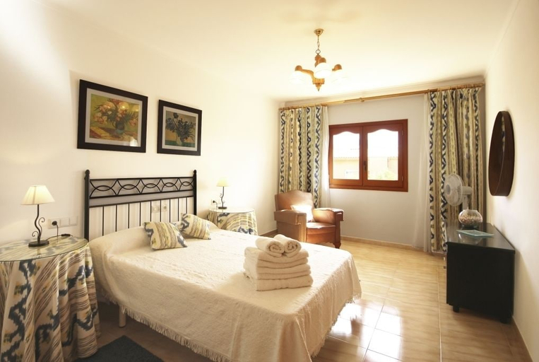 Bedroom 2, Mallorca Beach front line house 6 pers, Baleares