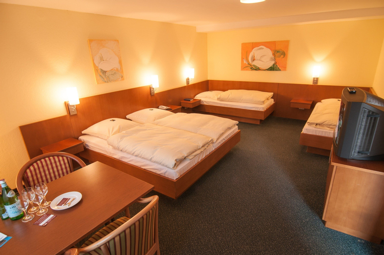 Bedroom 3, Hotel Hellers Krug, Holzminden