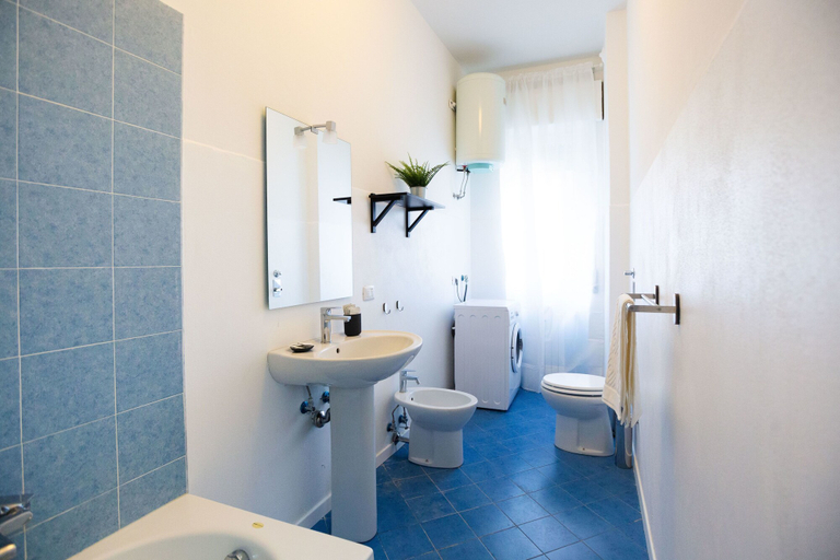 Others 2, Home Hotel - Anacreonte 7, Milano