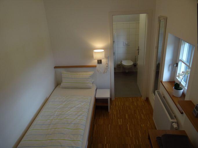 Bedroom 4, Landgasthaus zum Seysingshof, Hildburghausen