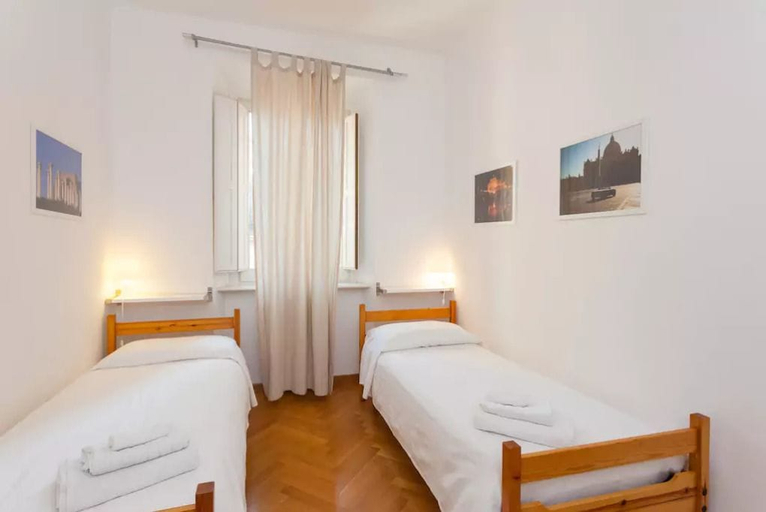 Bedroom 4, Comodo appartamento con due stanze al Colosseo, Rome