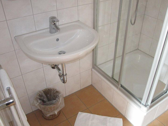 Bathroom 5, Hotel Luitpold, Landshut