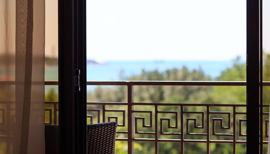 Others 5, Hotel California, Gelendzhik gorsovet