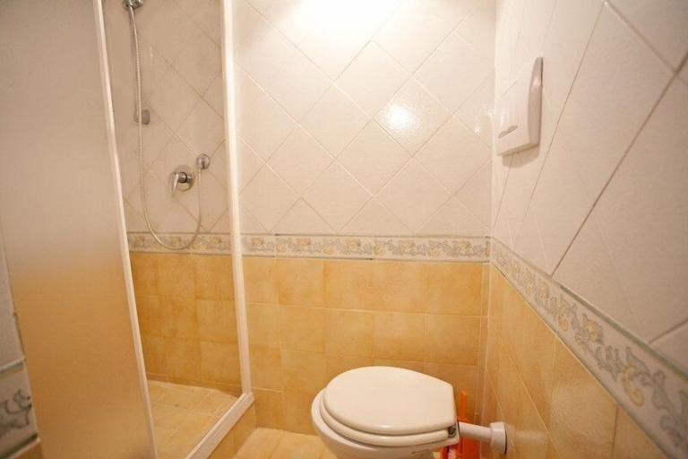 Bathroom shower, Le Case di Letizia, Livorno