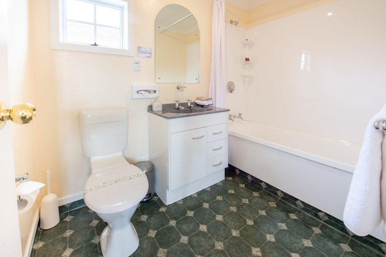 Bathroom 4, Tower Lodge Motel, Invercargill