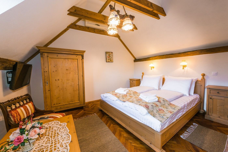 Bedroom 2, Casa Savri, Sighisoara