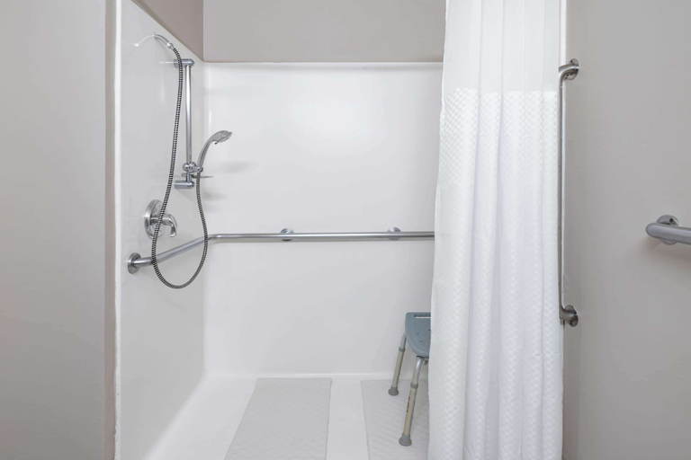 Bathroom 4, Baymont by Wyndham Gurnee, Lake