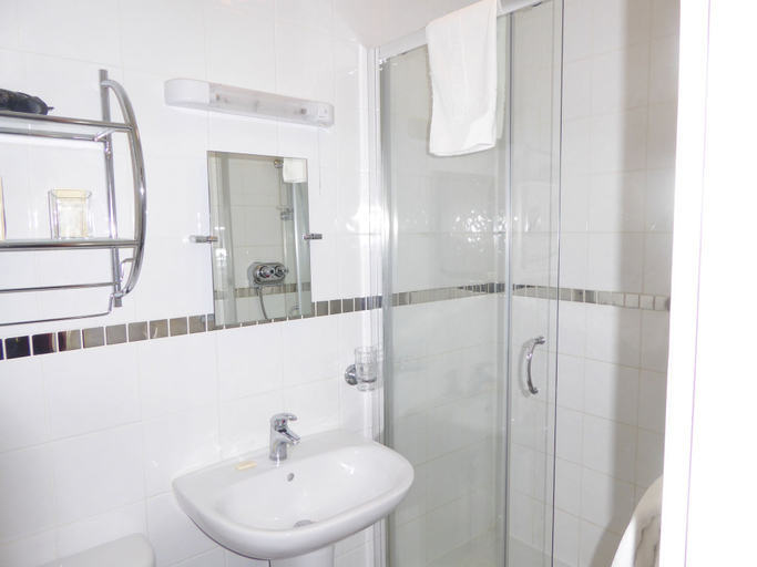 Bathroom 4, Park Manor Hotel, North Yorkshire