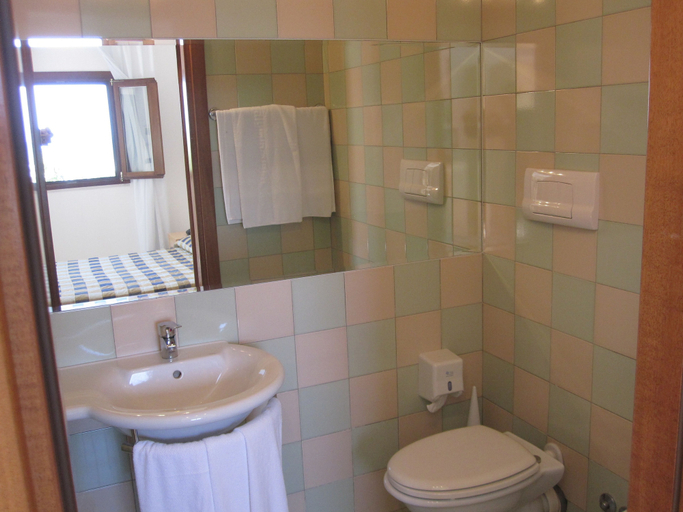 Bathroom 5, Villa Vittoria, Foggia