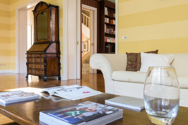 Others 5, Home at Hotel - Monte Rosa, Milano
