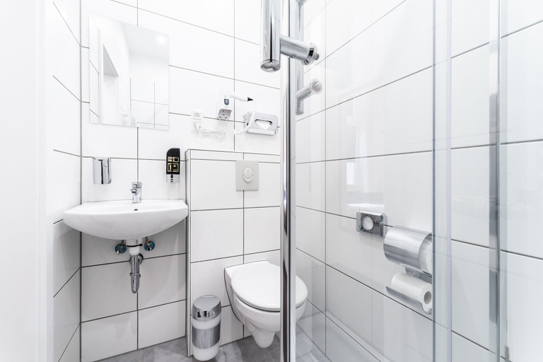 Bathroom 5, Upper Room Hotel Kurfurstendamm, Berlin
