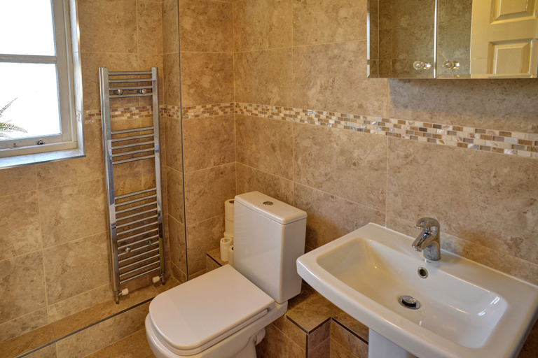 Bathroom 3, London Excel 3bed House Sleeps 6 - Car Park for 2, London
