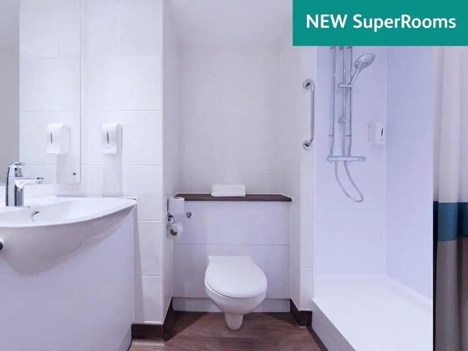 Bathroom 3, Travelodge London Central Marylebone, London