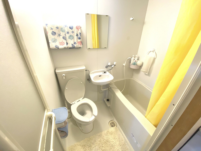 Bathroom 4, Beach Lodge 1 & Private Beach, Onna