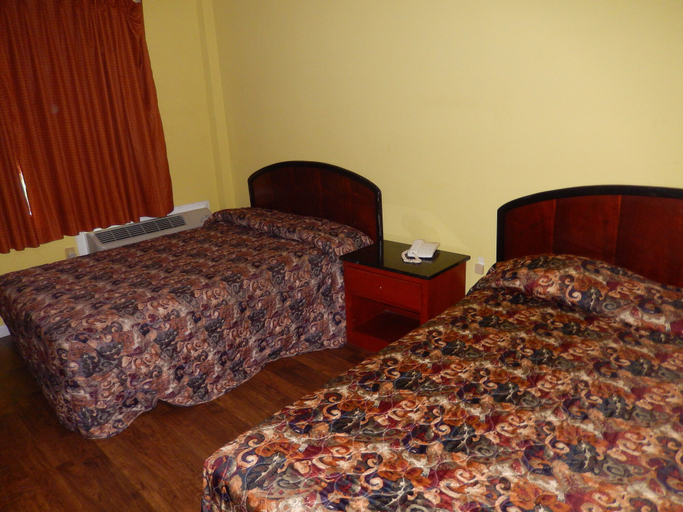 Bedroom 3, Riverview Motel, New Castle