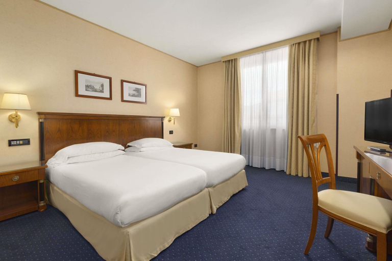 Bedroom 2, Ramada by Wyndham Naples, Napoli