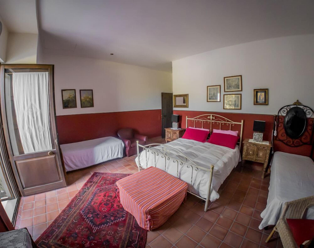 Bedroom 3, A Lumìa, Syracuse