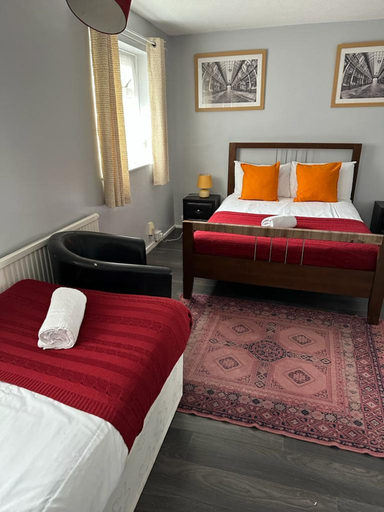 Bedroom 2, Poynters House - Huku Kwetu Luton, Central Bedfordshire