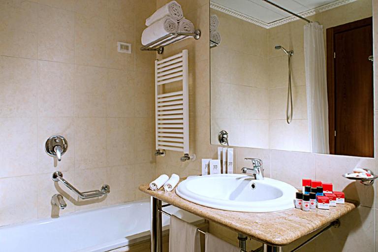 Bathroom 4, Ramada by Wyndham Naples, Napoli