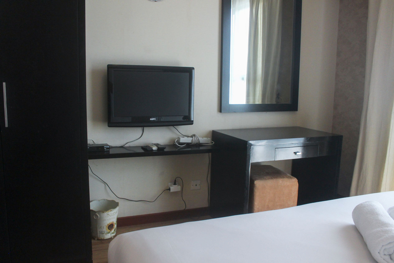 Bedroom 5, Warm 1BR Apartment (No Kitchen) at Marbella Suites Dago Pakar Bandung By Travelio, Bandung