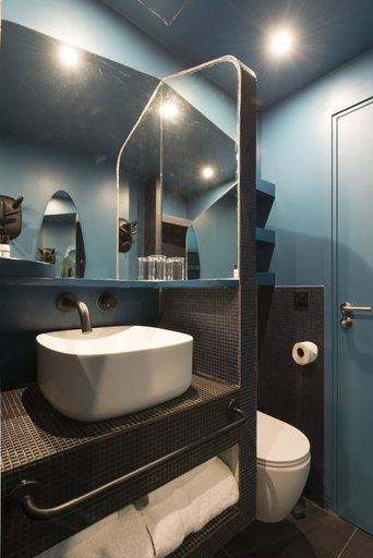 Bathroom 4, La Reine Jane, Var