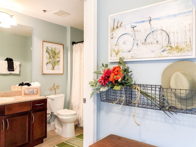 Bathroom 3, Laketown Wharf 802, Bay
