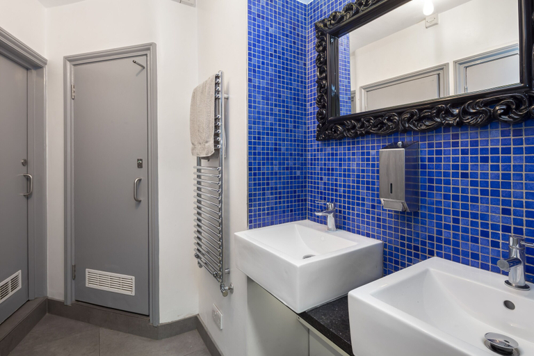 Bathroom 4, Astor Museum Inn Hostel, London