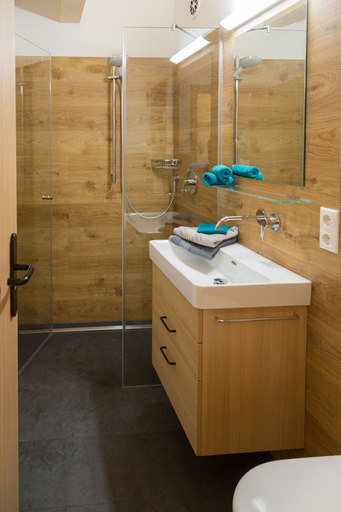 Bathroom 5, Pension Baumgartner, Rosenheim