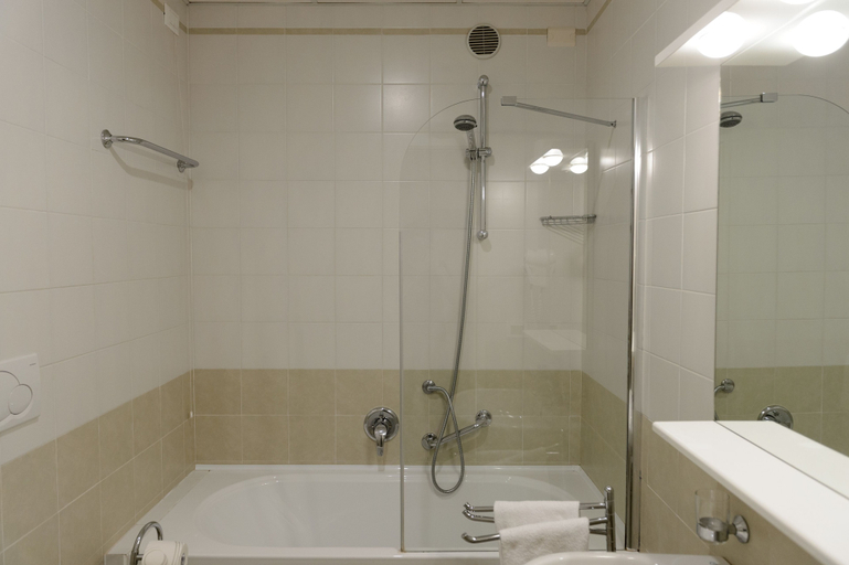 Bathroom 4, Hotel Continental, Treviso