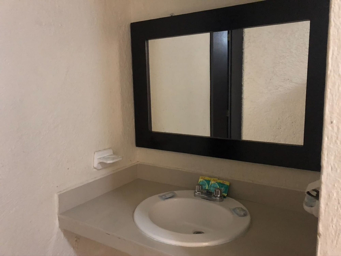 Bathroom 4, Hotel Plaza, Tepatitlán de Morelos