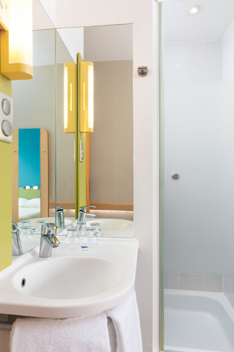 Bathroom, ibis budget Warszawa Centrum, Warsaw
