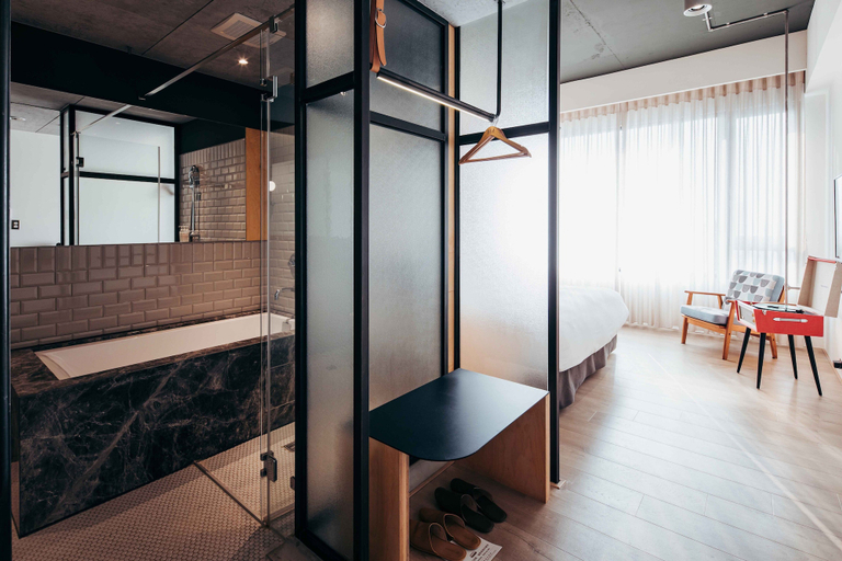 Bathroom 5, U.I.J Hotel & Hostel, Tainan