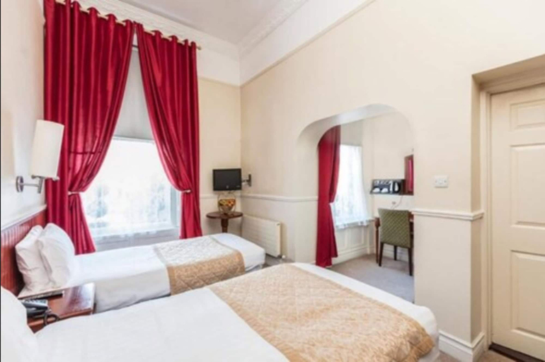 Bedroom 3, Lansdowne Hotel, Dublin