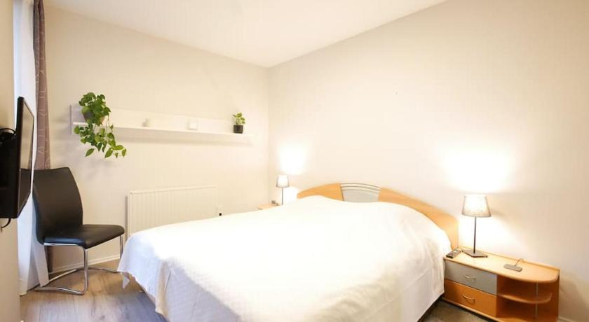 Guestroom 4, 61 m2 Erdgeschosswohnung mit eigenem Parkplatz vorm Haus, Osnabrück