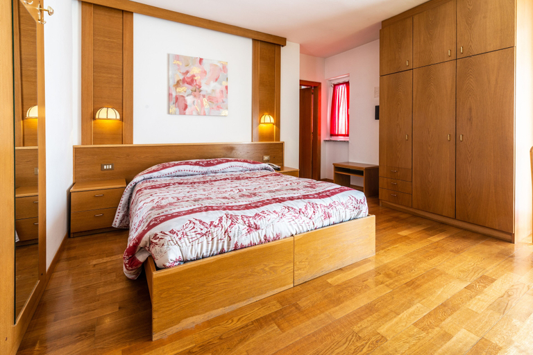 Bedroom 2, Albergo Bucaneve, Trento