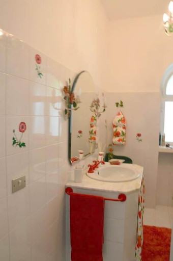 Bathroom, Trullo del Giudice, Brindisi