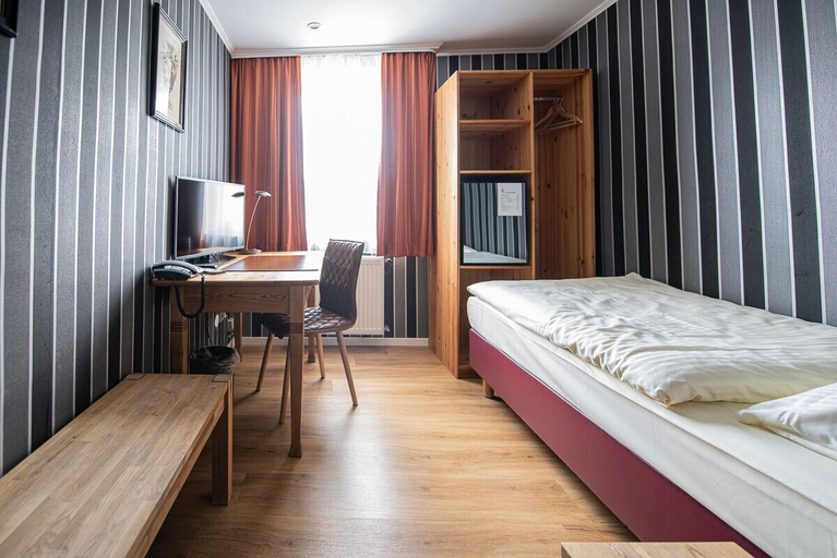 Bedroom 5, Kurfürstenhof, Bonn