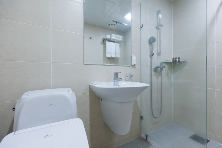 Bathroom 4, Luceville, Seogwipo