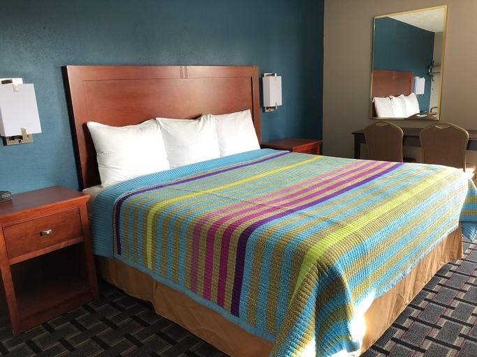 Bedroom 3, Royal Motel, Morgan