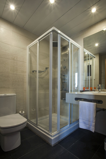Bathroom 4, Hotel Horitzó by Pierre & Vacances, Girona