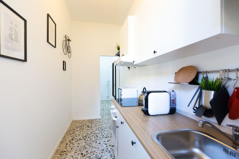 Others 4, Home Hotel - Anacreonte 7, Milano