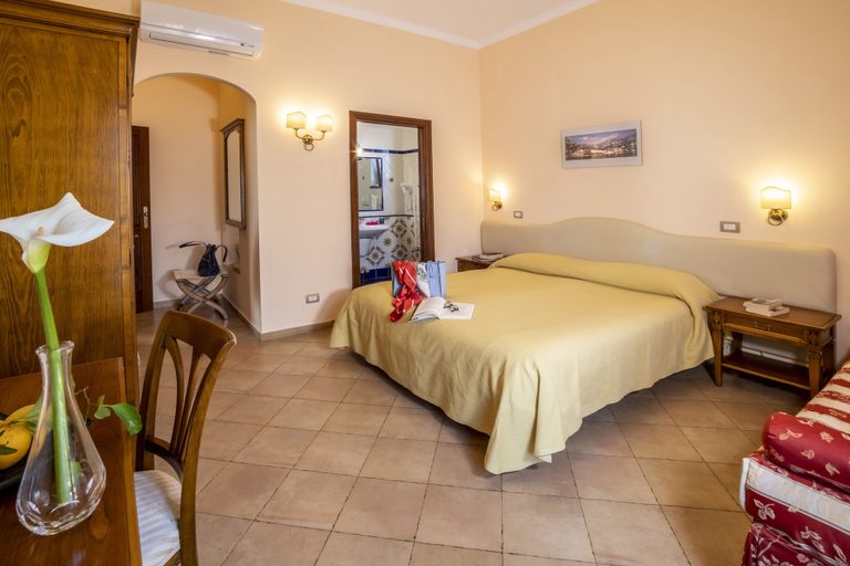 Bedroom 3, Il Roseto Resort, Napoli