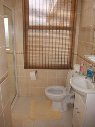 Bathroom 3, Grisnoir Guest House