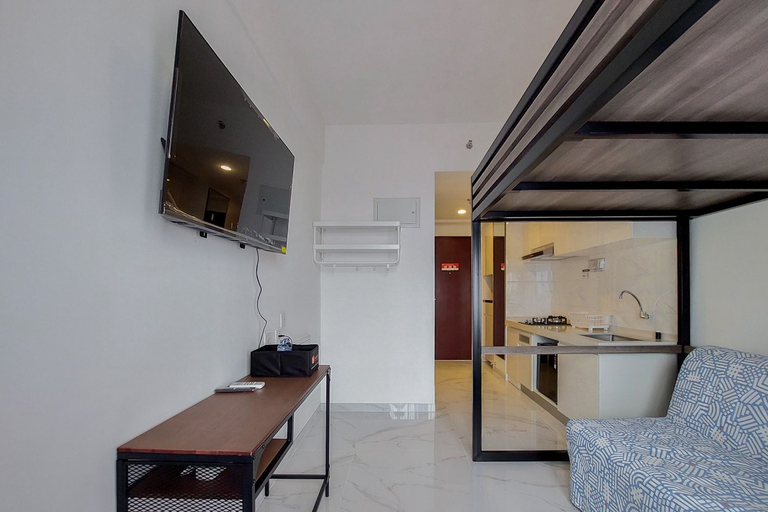 Others 4, Warm and Cozy Studio Sky House BSD Apartment By Travelio, South Tangerang