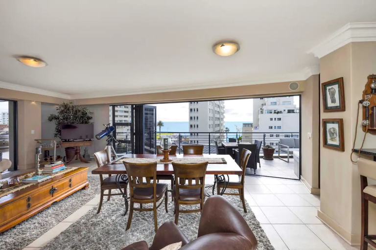 Food & Drinks 4, Bright and Stylish Beachfront Apartment, City of Cape Town