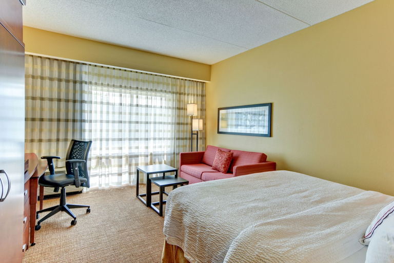 Bedroom 2, Courtyard by Marriott Bridgeport Clarksburg, Harrison